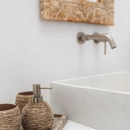 Cycladic Aretinni * Chora (Ios)