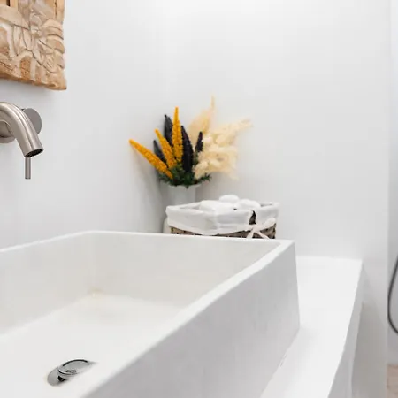 Cycladic Aretinni * Chora