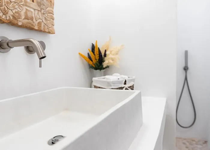 Cycladic Aretinni * イオス島 チョーラ